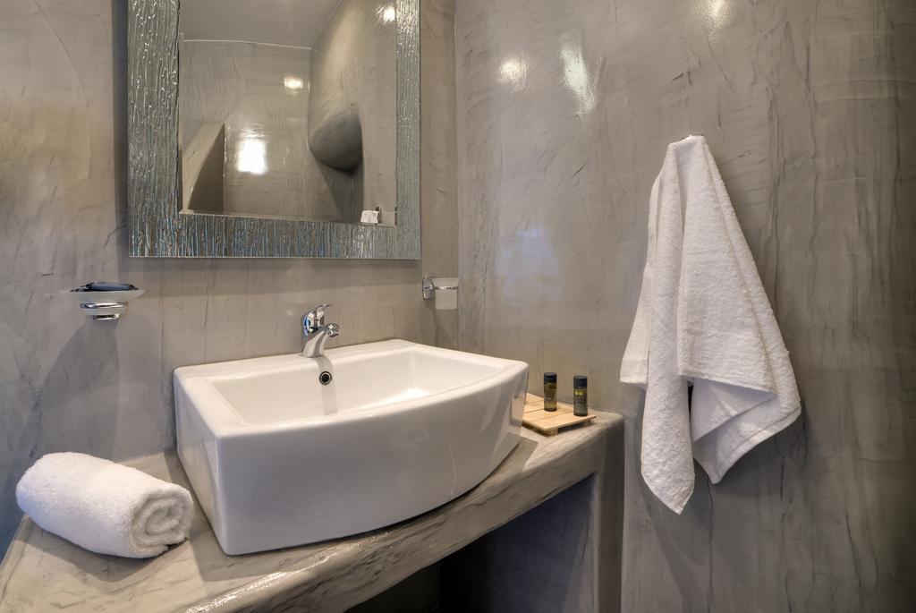 Remvi Suites Firostefani Buitenkant foto